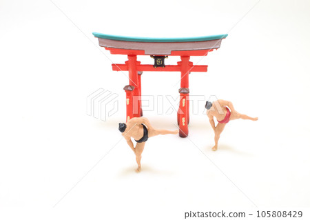 mini figure of sumo wrestler with Torii 105808429