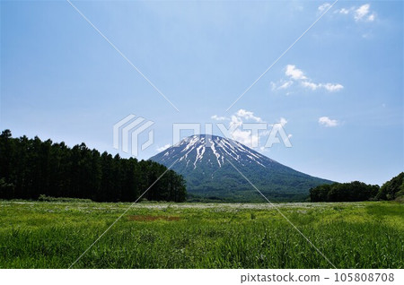 Fukidashi Park, view of Mount Yotei from the observatory 105808708