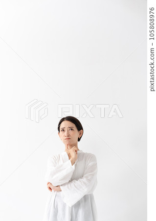 思考中女 105808976
