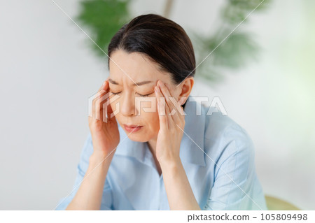 身體狀況不佳 老年婦女 身體狀況不佳 老年婦女 105809498