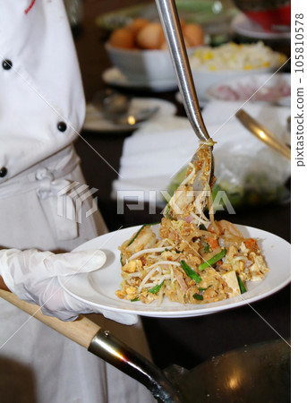 Padthai Padthai 105810578