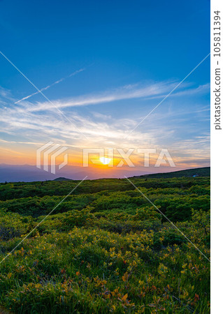 [夕陽素材]從宮城縣藏王山頂看到的夕陽[宮城縣] 105811394