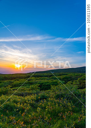 [夕陽素材]從宮城縣藏王山頂看到的夕陽[宮城縣] 105811395