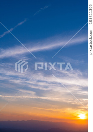[夕陽素材]從宮城縣藏王山頂看到的夕陽[宮城縣] 105811396