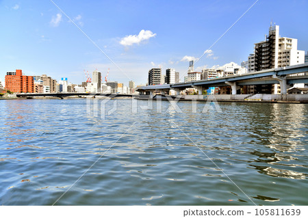 從下游看到的兩國大橋/隅田川地區（東京都墨田區）[2022年8月] 105811639