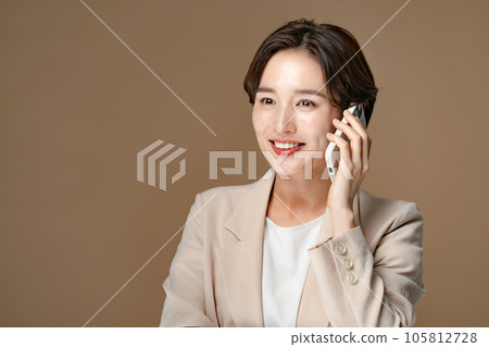 Woman smartphone call 105812728