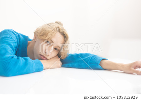 男性肖像 105812929