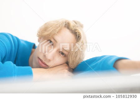 男性肖像 105812930