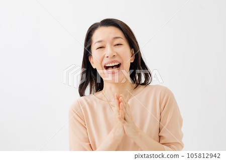Senior woman laughing fun 105812942