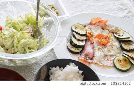 以蔬菜為主的早餐健康菜單 105814162