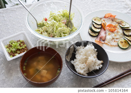 以蔬菜為主的早餐健康菜單 以蔬菜為主的早餐健康菜單 105814164