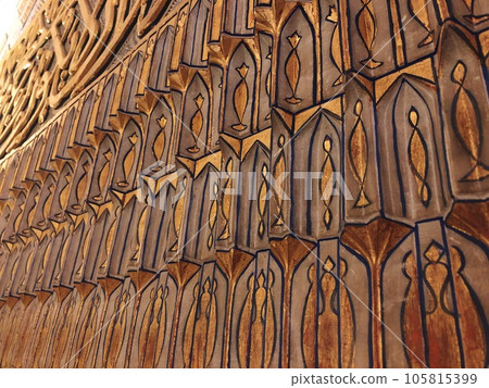 [烏茲別克斯坦]阿米爾帖木兒（古魯阿米爾）陵墓的內部，有美麗的金色裝飾（撒馬爾罕） 105815399