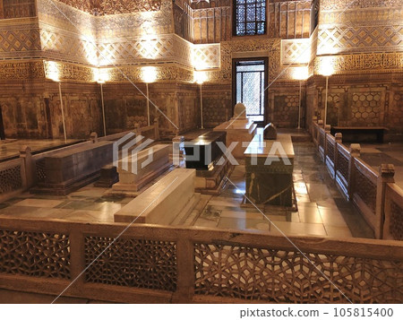 [烏茲別克斯坦]阿米爾帖木兒（古魯阿米爾）陵墓的內部，有美麗的金色裝飾（撒馬爾罕） 105815400