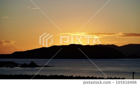 Sunrise over Tokashiki Island seen from Aka Island, Zamami Village, Okinawa Prefecture 105816406