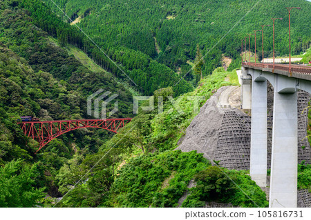 The season of fresh greenery Daiichi Shirakawa Bridge and Aso Choyo Bridge ``Open all lines and resume operations'' 105816731