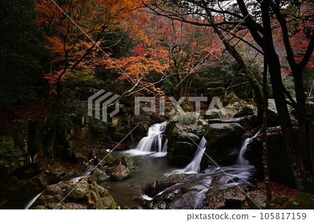 秋天的修女瀑布 105817159