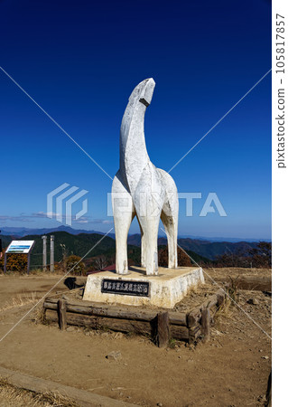 White horse statue at the summit of Mt. Jimba 105817857