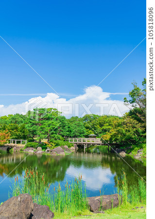 Swan Garden, Beautiful Japanese Garden <Nagoya City, Aichi Prefecture> Swan Garden, Beautiful Japanese Garden <Nagoya City, Aichi Prefecture> 105818096