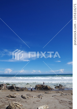 Akabane beach with high waves in the aftermath of a typhoon 105818271