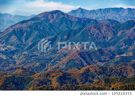 從神波山看到的小木山和瀧子山的秋色 105818355