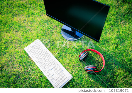 Creativity in Nature: Lawn Office Monitors and Keyboards Creativity in Nature: Lawn Office Monitors and Keyboards 105819071