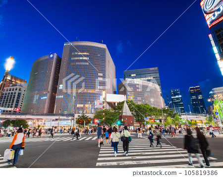 Sukiyabashi in Ginza at dusk on Saturday 105819386