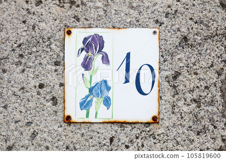 Number 10 - House number plate 105819600