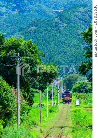 從站內可見的觀光列車(無軌電車) 三晴台站“南阿蘇鐵道全線重新開通並恢復運行” 從站內可見的觀光列車(無軌電車) 三晴台站“南阿蘇鐵道全線重新開通並恢復運行” 105819636