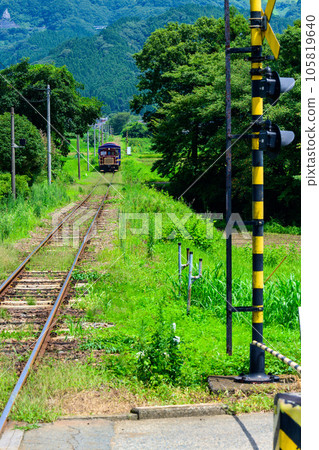 Sightseeing train (trolley) that can be seen from the station premises Miharashidai Station "Minami Aso Railway, full line reopening and operation resumed" 105819640