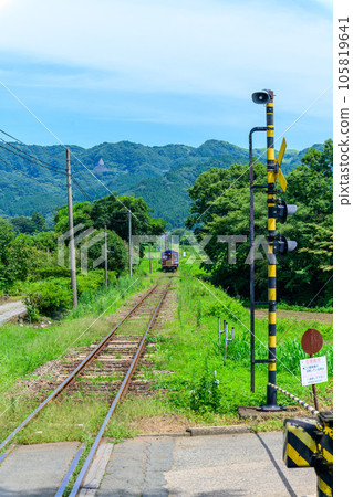 Sightseeing train (trolley) that can be seen from the station premises Miharashidai Station "Minami Aso Railway, full line reopening and operation resumed" 105819641