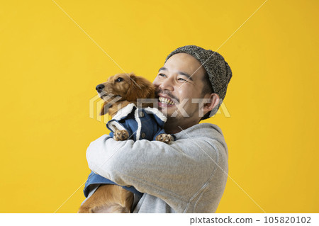 Dachshund, male in his 30s, yellow 105820102