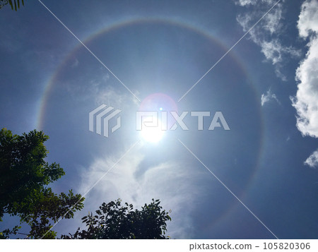 Photo of the sun halo at noon It is a natural phenomenon that occurs before the rains in the rainy season. Photo of the sun halo at noon It is a natural phenomenon that occurs before the rains in the rainy season. 105820306