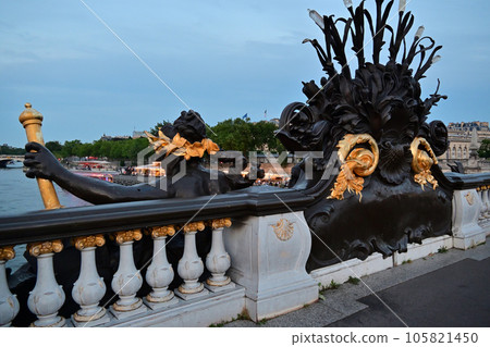 塞納河夜景 / 亞歷山大三世橋 / 法國巴黎 105821450