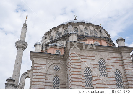 Architectural details of a mosque in Istanbul 105821970