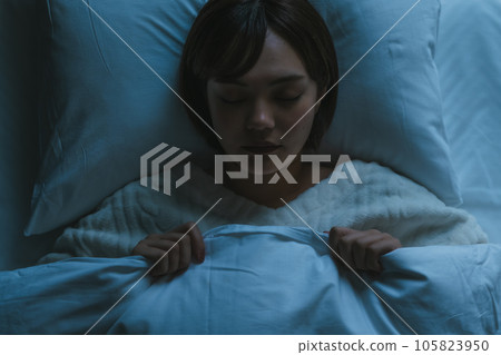 熟睡的二十多歲的女人 105823950