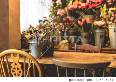 Flower shop 105823954