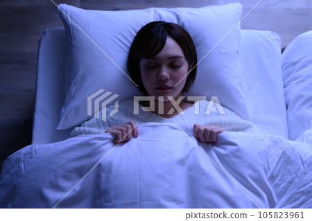 sleeping woman in her twenties 105823961