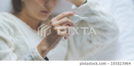 女人有輕微發燒 105823964