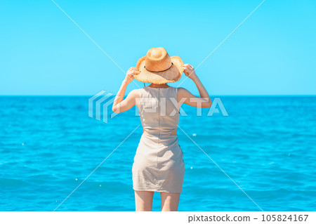 戴草帽的女人 105824167