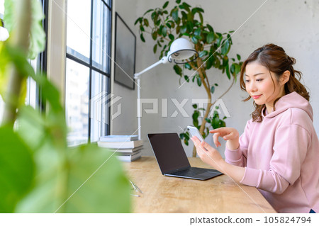 女人花時間在家裡 105824794