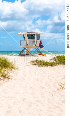Seafront beach promenade with palm trees on a sunny day in Fort Lauderdale Seafront beach promenade with palm trees on a sunny day in Fort Lauderdale 105826718