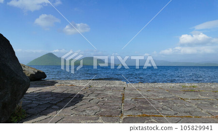 夏天的藍天和洞爺湖 夏天的藍天和洞爺湖 105829941