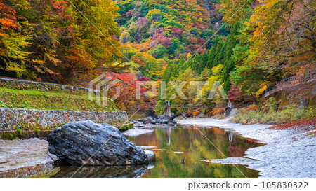 Yuze Valley (Autumn) Yuze Valley (Autumn) 105830322