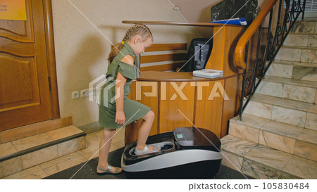 Automatic Thermal Shrinkable Shoe Cover Laminating Machine. Clos Automatic Thermal Shrinkable Shoe Cover Laminating Machine. Clos 105830484