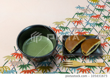 抹茶和銅鑼燒與秋天的形象 105831673