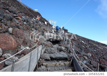 Torii Bridge (Yoshida Route) at Kusushi Shrine at the top of Mt. Fuji 105832281