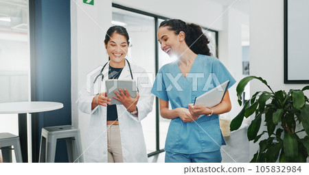 Talking doctor, walking or nurse on tablet in busy hospital teamwork, women collaboration or bonding with surgery joke. Smile, happy or laughing healthcare workers on medical technology meme or comic 105832984