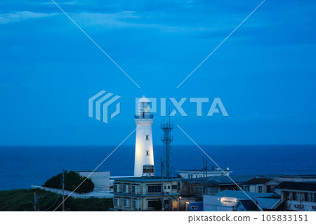 Inubosaki Lighthouse at dusk 105833151