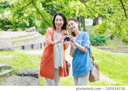 Sightseeing for middle-aged girls Image of a girls' trip 105834138