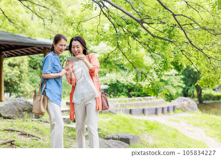 Sightseeing for middle-aged girls Image of a girls' trip 105834227